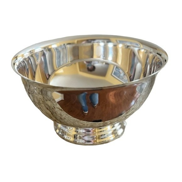 Elegant Silver Serveware Bowl - Picture 1 of 6
